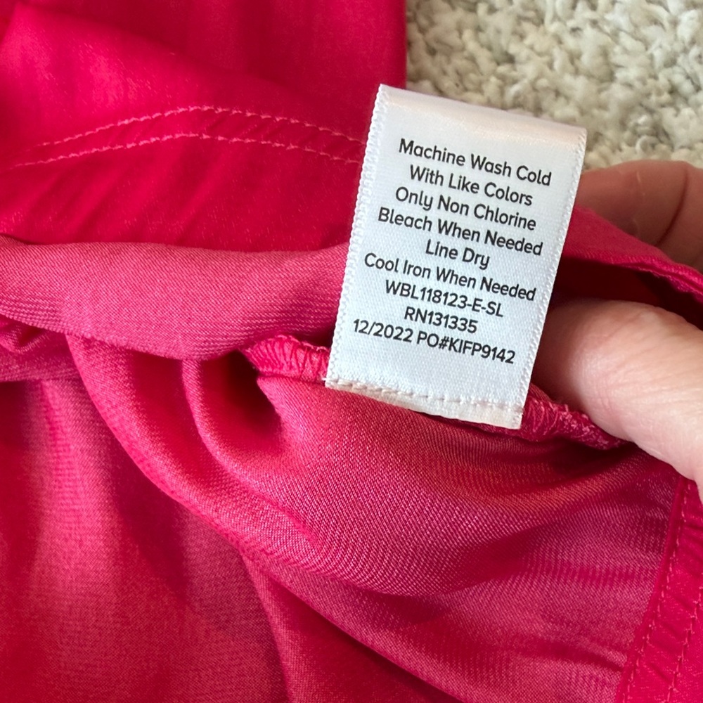 Evereve Bright Fuchsia Split V-Neck Short Sleeve Blouse - Picture 6 of 7